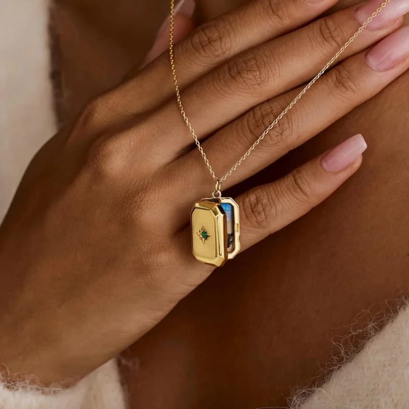 Collana con Ciondolo Personalizzato con Pietra Portafortuna, Gioiello Commemorativo Incidibile, Regalo di Anniversario per la Festa della Mamma