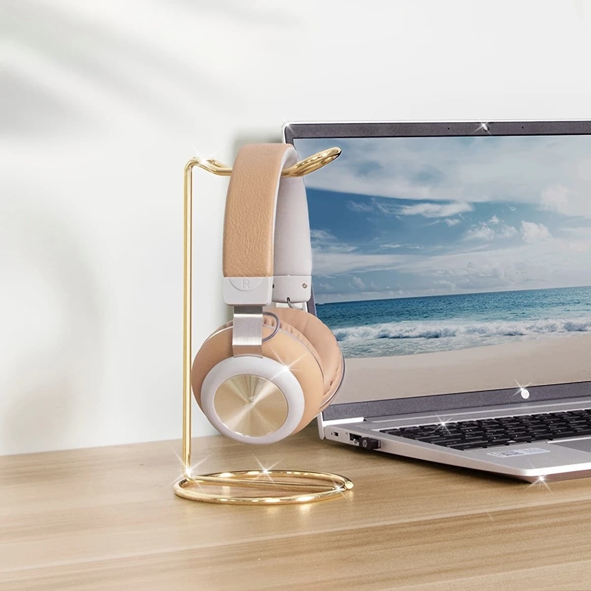 A Metal Luxury Headphone Stand Jewelry Display Rack Jewelry Exhibition Props Suitable for Exhibition Halls, Photography