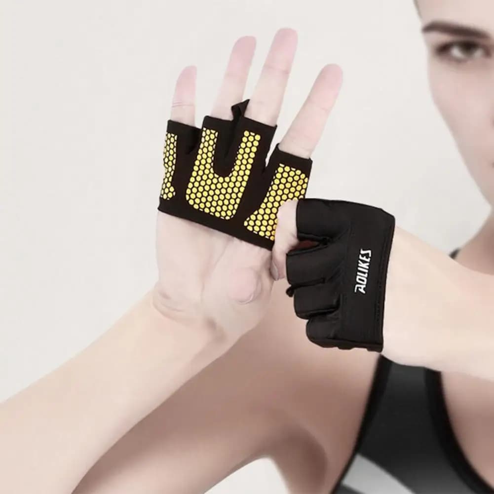 Padded Fitness Gloves with palm weight lifting gloves with anti-slip bearings for training in Unisex Fitness gym for men