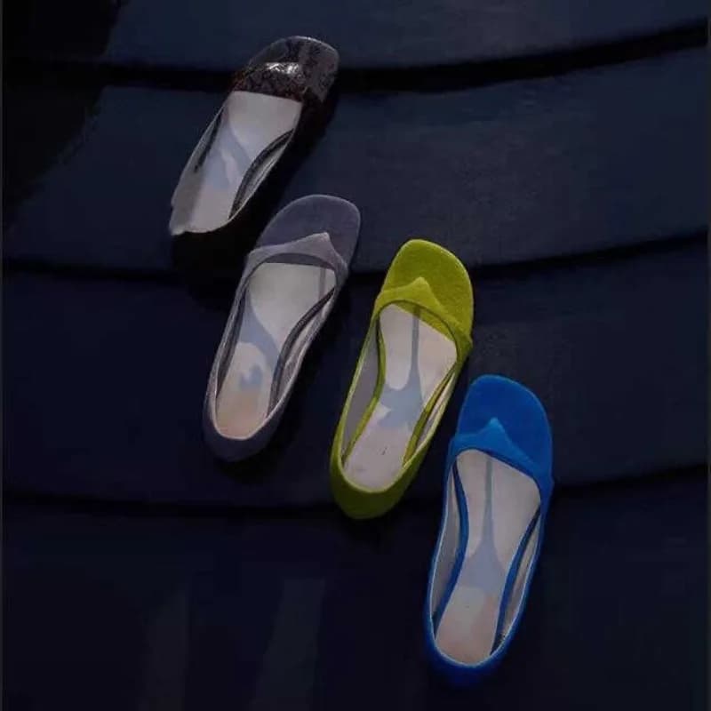 Sandali piatti da donna con punta a clip 2025 Nuovo abito estivo Scarpe da donna casual Comode pantofole da spiaggia all'aperto alla moda Scarpe da donna