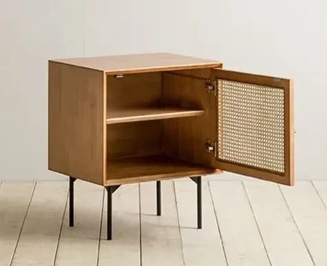 Comodino moderno in rattan con pannello in legno e gambe in metallo per mobili da camera da letto