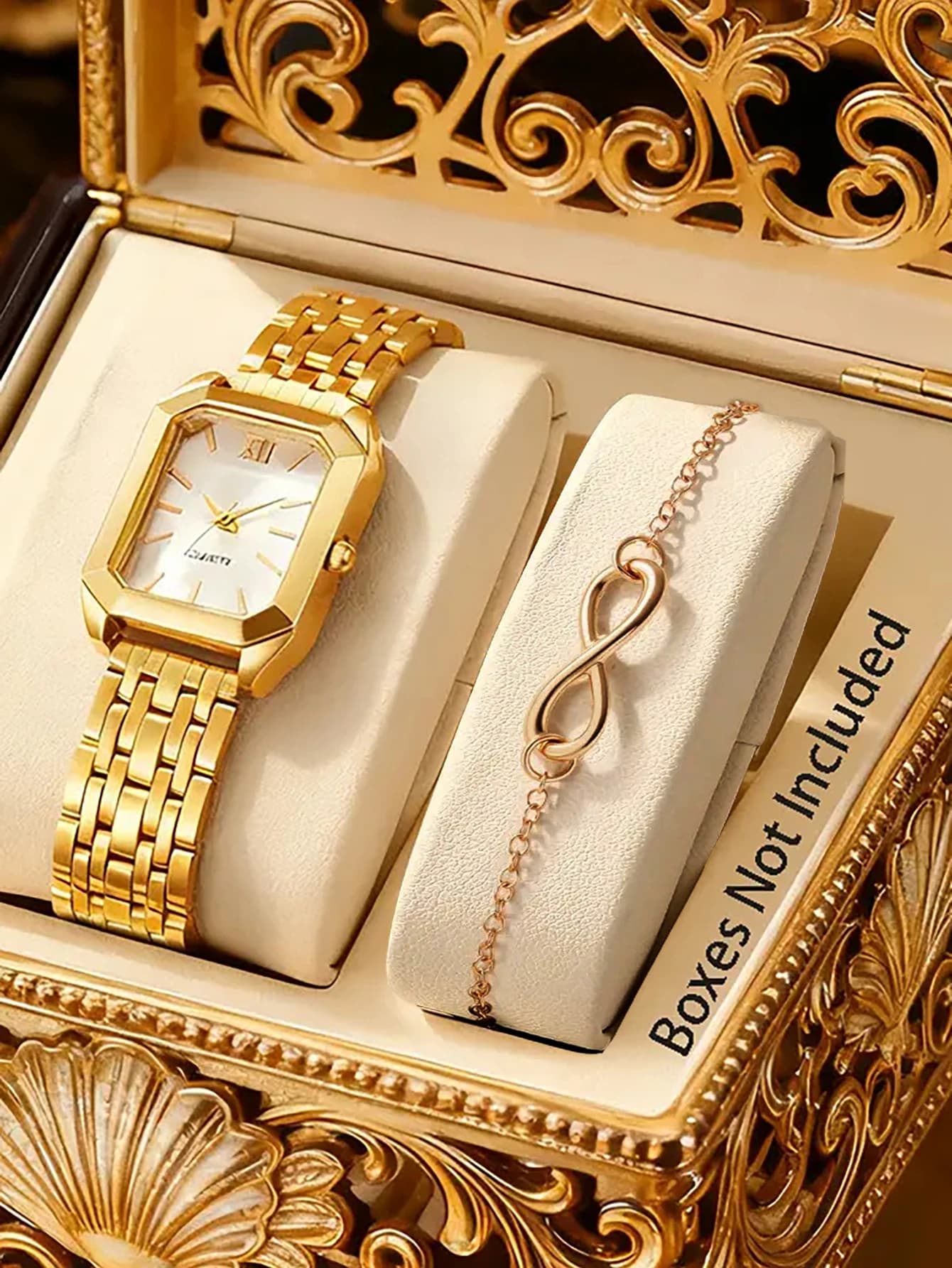 Set orologio e bracciale quadrato Petite Lady al quarzo, dal design elegante e semplice. Non include la scatola.