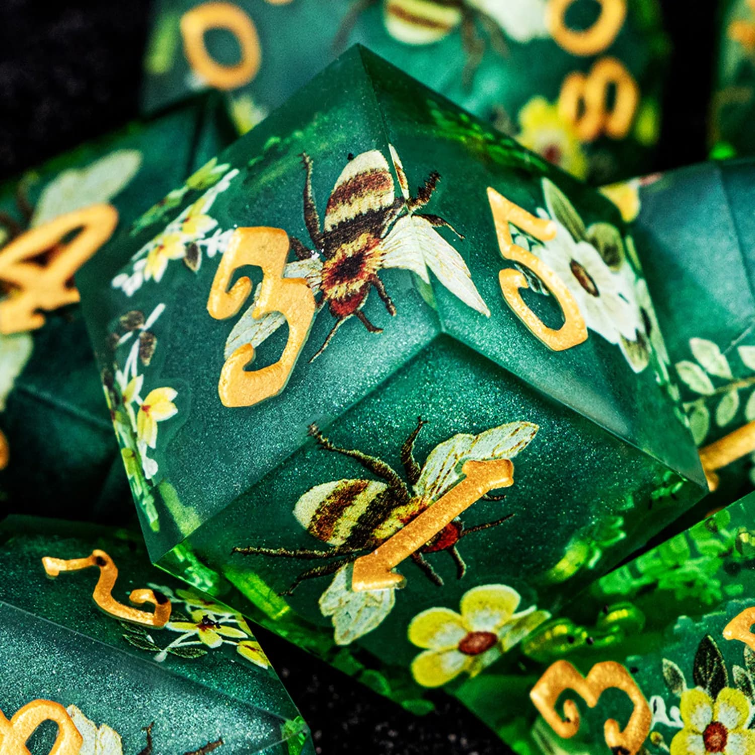 7PCS D20 Green Bees Dnd Dungeon e Dragon Dice con bordo affilato in resina a doppio strato D e D D&D Gioco di ruolo poliedrico Roll Dice