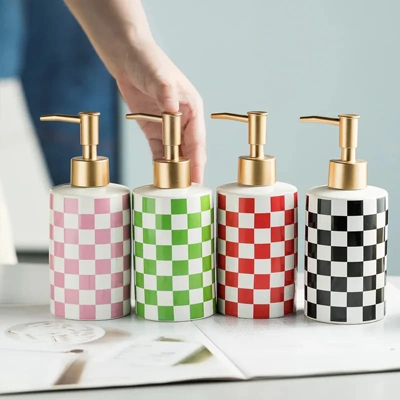 Creativo Dispenser di sapone in ceramica Modello a scacchiera Bottiglia di lozione Pompa a pressione Bottiglia di shampoo Accessori per il bagno Decorazioni per la casa