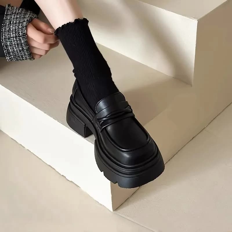 Scarpe in pelle da donna 2025 Primavera e autunno Nuovo stile Mocassini da studente con tacco grosso e fondo spesso in vera pelle stile britannico
