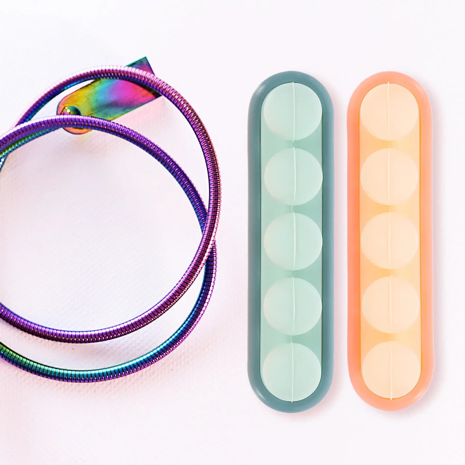 2 Pezzi Clip per Cavi a Forma di Pisello, Organizzatore per Cavi USB, Supporto per Cavi di Ricarica, Gestione Fili per Ufficio, Auto, Scrivania, Comodino