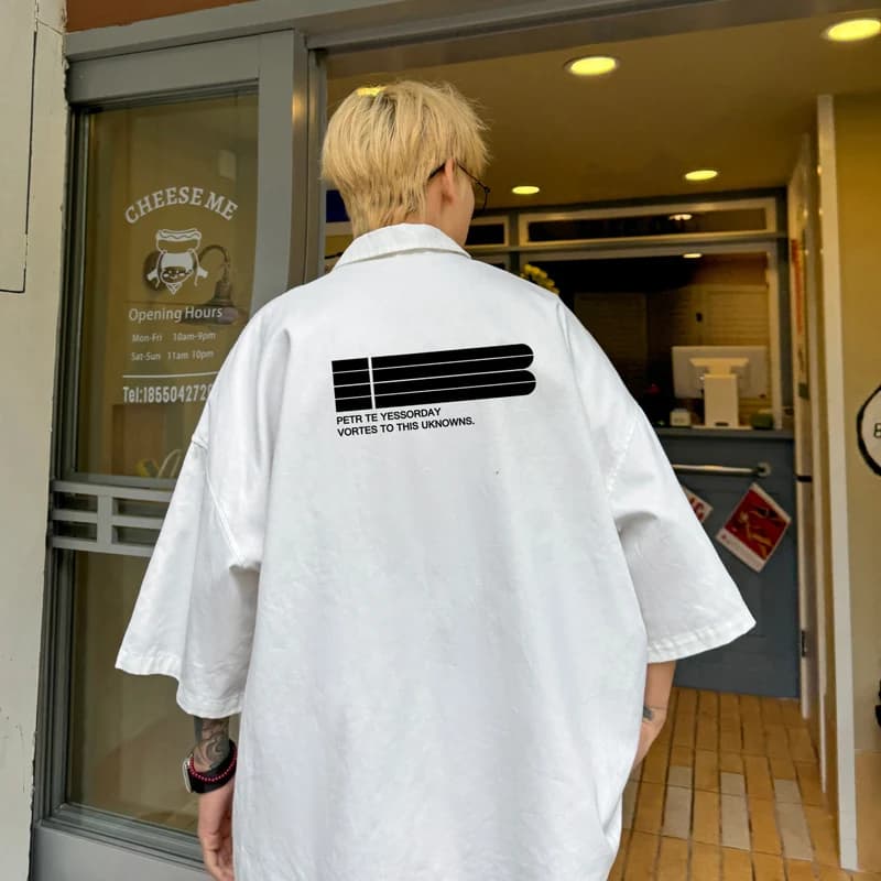 Camicie oversize da uomo 5XL Camicetta da uomo con stampa di lettere di moda Camicia oversize bianca Abbigliamento casual Estate per uomo Nuovi vestiti