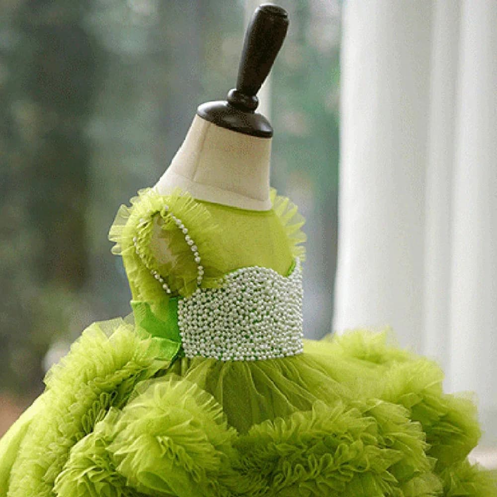 Abito da ragazza di fiore gonfio in tulle personalizzato per matrimonio Perle senza maniche Principessa Bambino Primo abito da festa di compleanno eucaristico