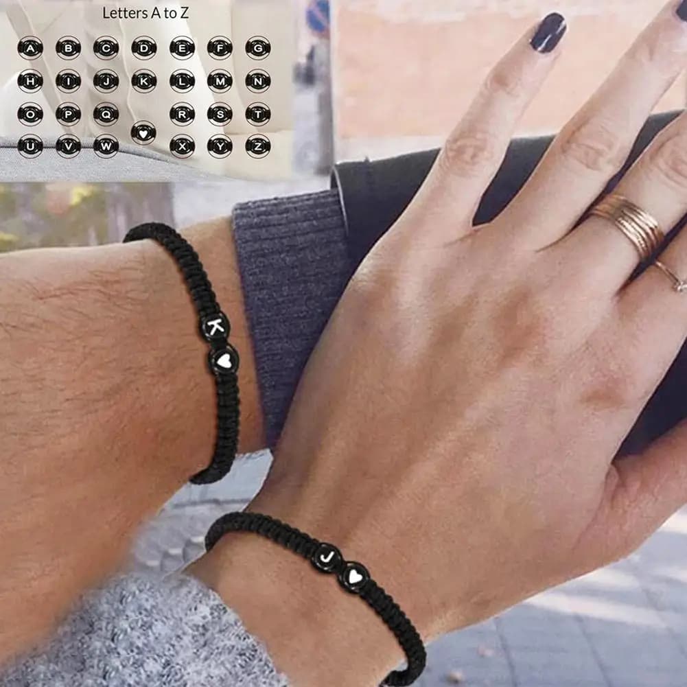 Braccialetto Fatto a Mano con 26 Lettere dell'Alfabeto e Cuore, Corda Intrecciata con Perline, Iniziali Personalizzabili per Uomo e Donna, Bracciale Regolabile per Coppie, Amanti e Amici