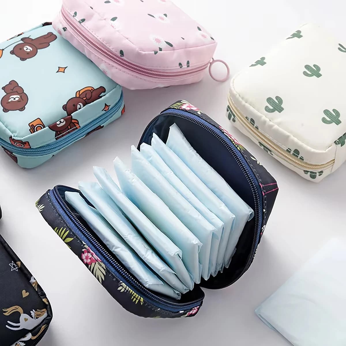 Borsa porta assorbenti e tamponi da donna, portatile, impermeabile, organizer con motivo a cartoni animati