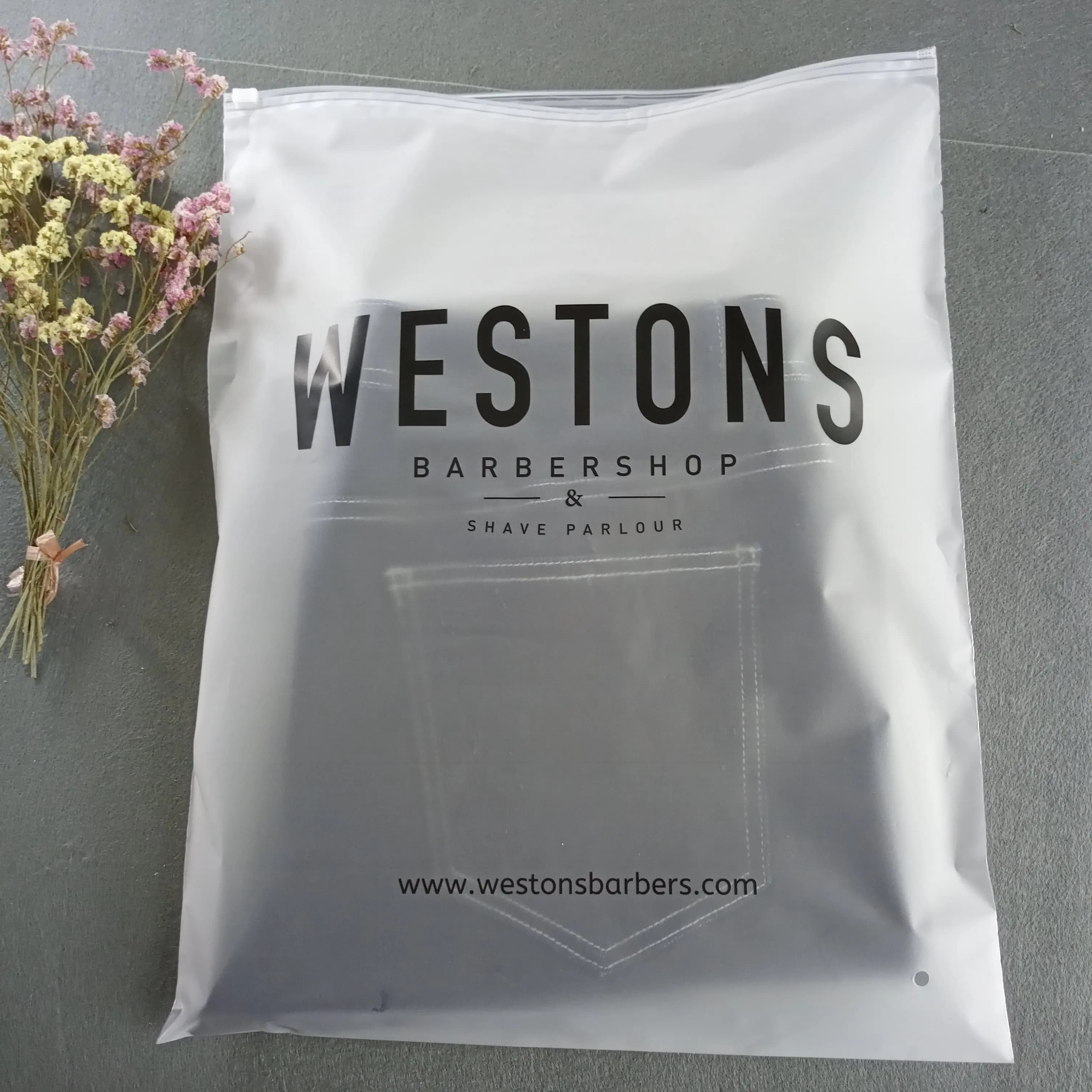 100 pieces 50 pieces Bags with biodegradable zip closure, ecological, customizable with print, satin effect, for packing clothes, shirts, swimwear