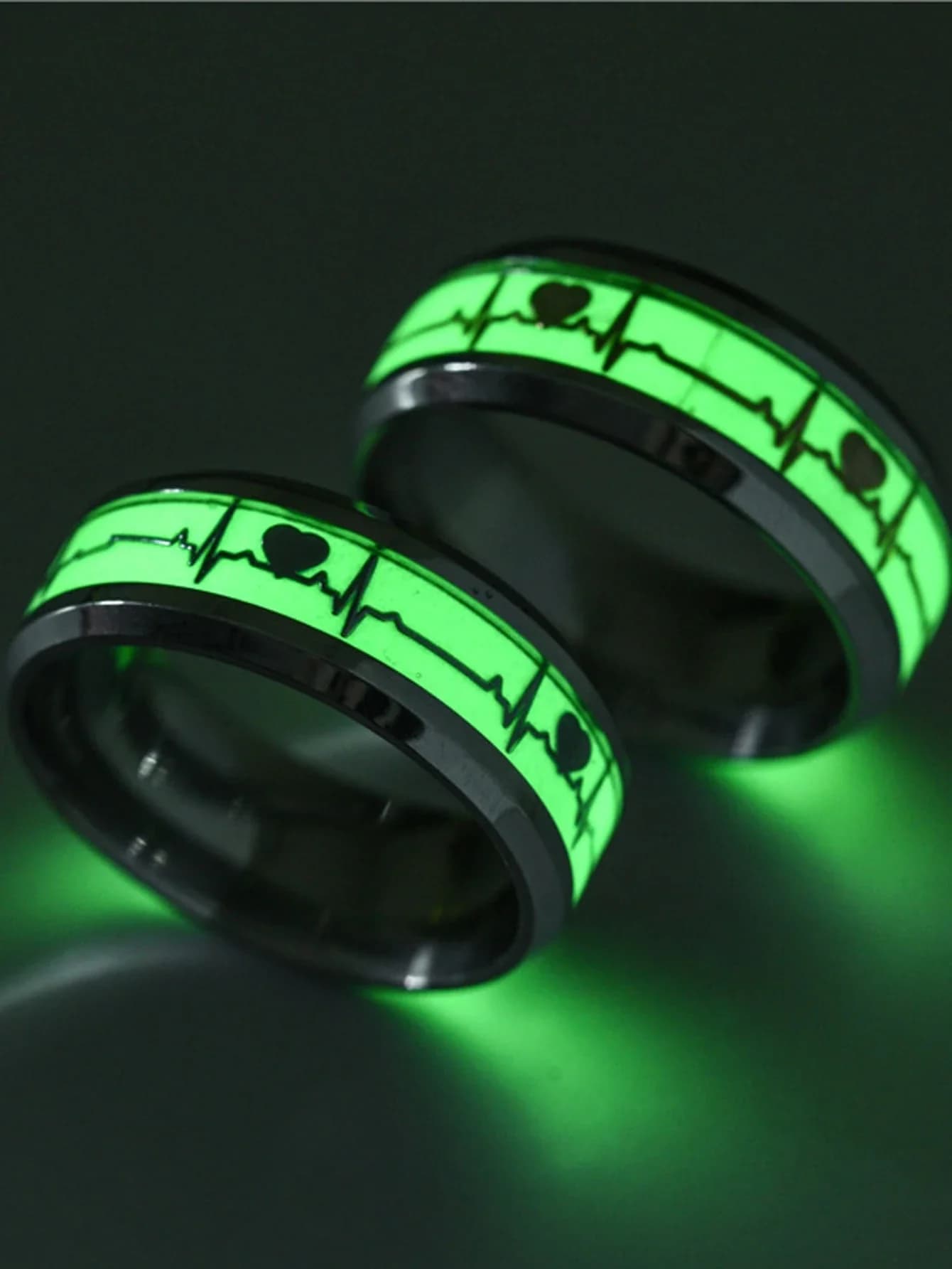 2 pezzi/set Anello con motivo a battito cardiaco che si illumina al buio, anello con motivo a battito cardiaco divertente che si illumina al buio di notte, in acciaio inossidabile