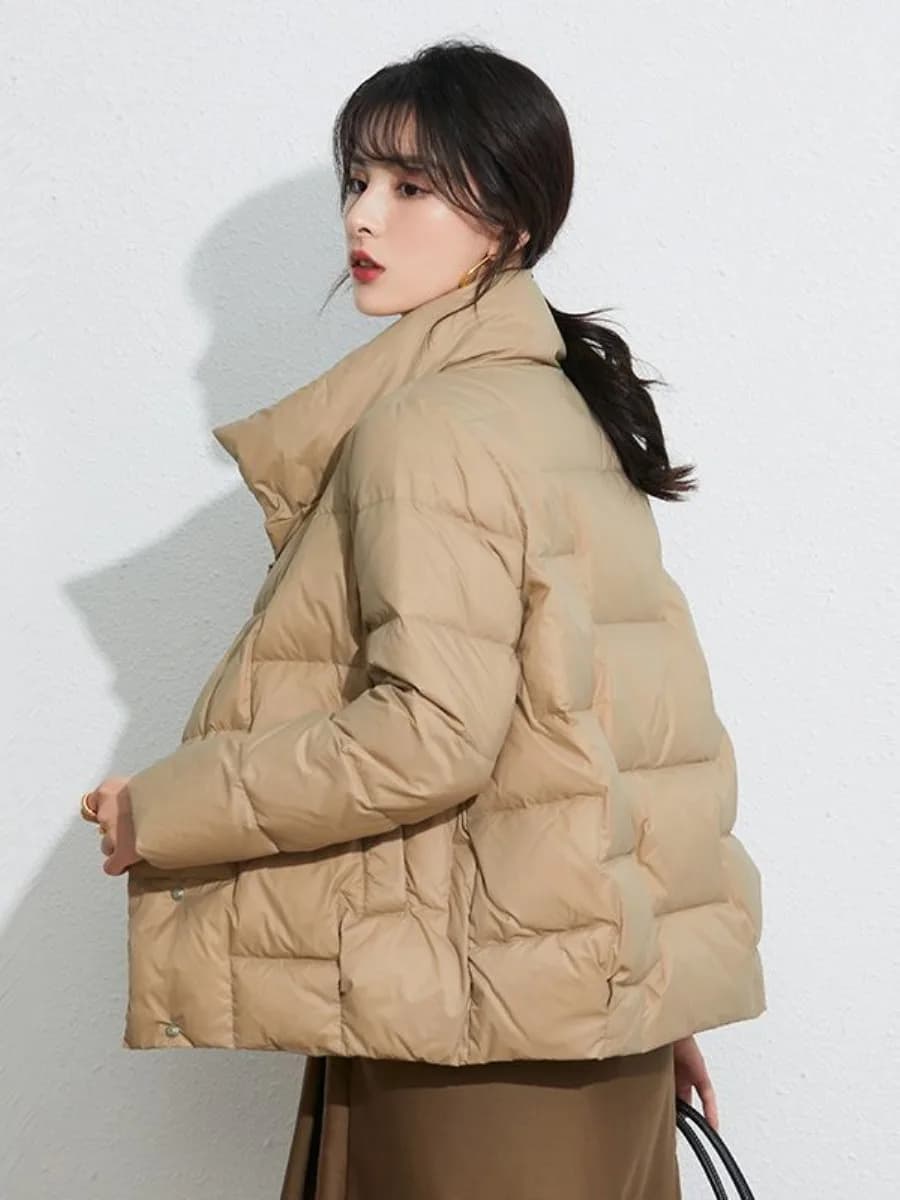 Piumino Corto da Donna Stile Coreano in Piuma d'Anatra Bianca, Caldo Cappotto Invernale Semplice e Ampio con Copriorecchie