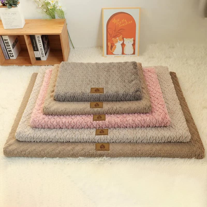 Letto invernale per cassa per cani, cuscino in peluche in pelliccia sintetica, letto anti-ansia calmante per cassa, tappetino per cani morbido e caldo lavabile con fondo antiscivolo