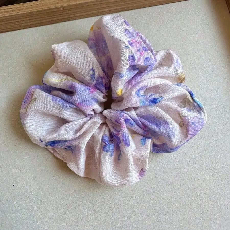 Elastico per capelli romantico viola, dolce scrunchie floreale, fresca sciarpa quadrata