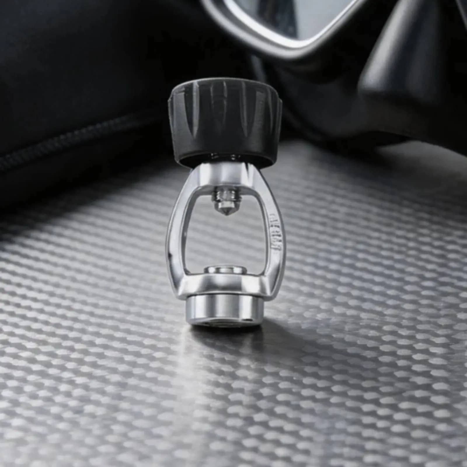 DIN to Yoke Adapter Corrosion-Resistant Diving DIN Adapter Diving Regulator Converter Compact Design for Divers