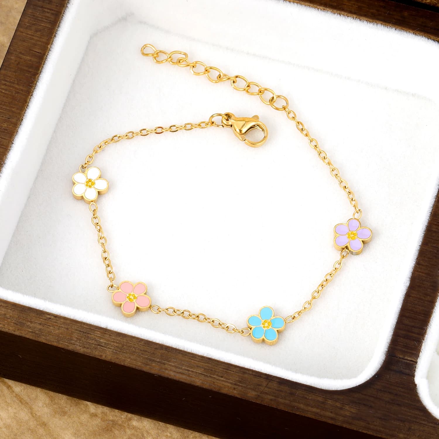 Braccialetti Romantici con Ciondoli a Forma di Fiori Colorati per Ragazze e Signore, Gioielli Delicati in Acciaio Chirurgico con Piccoli Fiori a Margherita