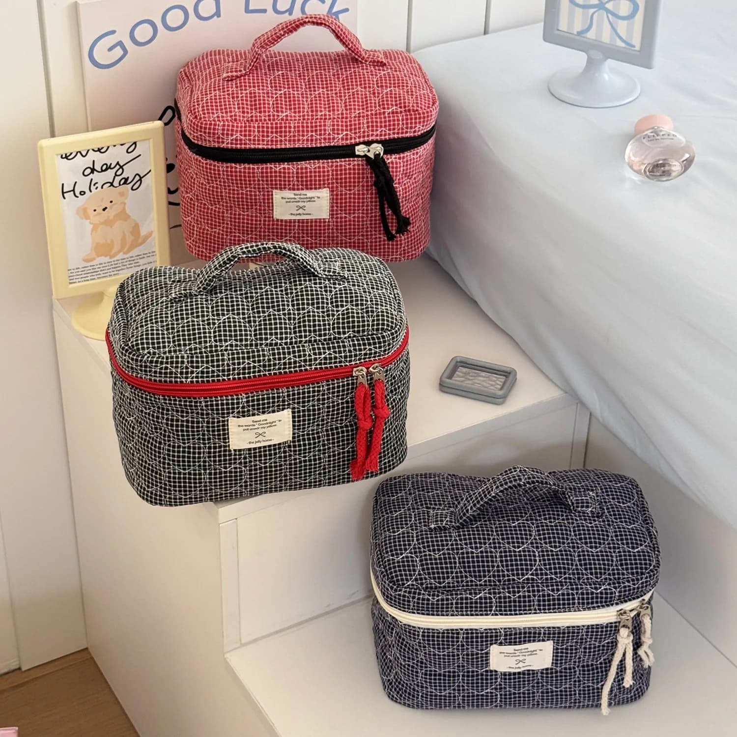 Borsa per il trucco trapuntata in cotone a forma di cuore, borsa da toilette leggera e capiente per i viaggi delle ragazze