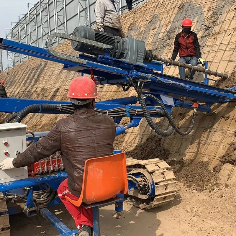 Sistema cingolato DTH resistente per la perforazione di pozzi d'acqua mineraria Perforazione profonda della fondazione Versione personalizzata Potente prezzo della macchina