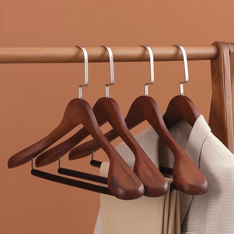 Appendiabiti in legno retrò con spalle larghe, appendiabiti di lusso in legno per giacche e abiti con barra porta pantaloni per armadio, appendiabiti da uomo per capispalla