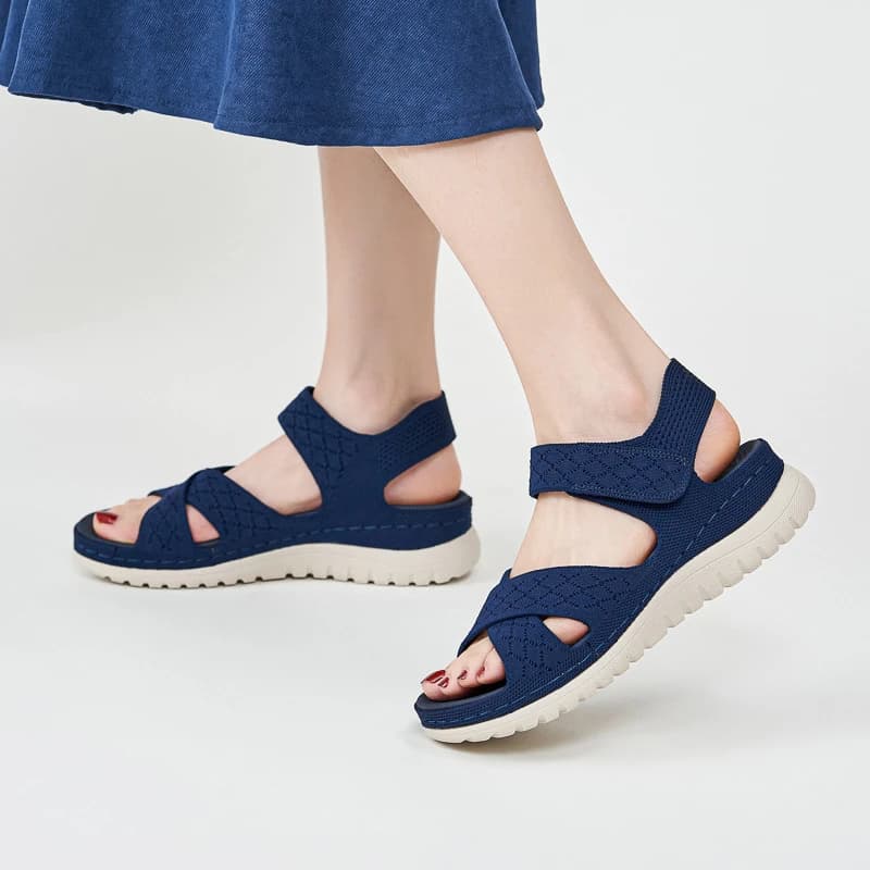 Sandali casual sportivi europei e americani Nuovi sandali da donna con suola spessa cava in velcro leggeri, comodi e semplici