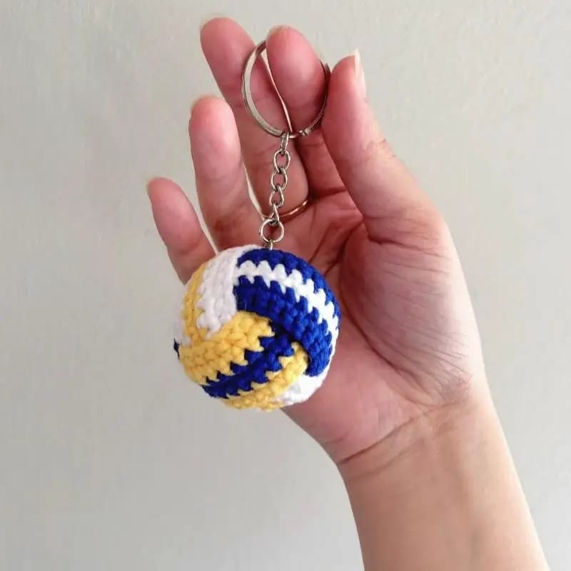 Portachiavi divertente a forma di pallone da pallavolo, simpatico e kawaii, lavorato a maglia, all'uncinetto, fatto a mano, ciondolo per chiavi dell'auto