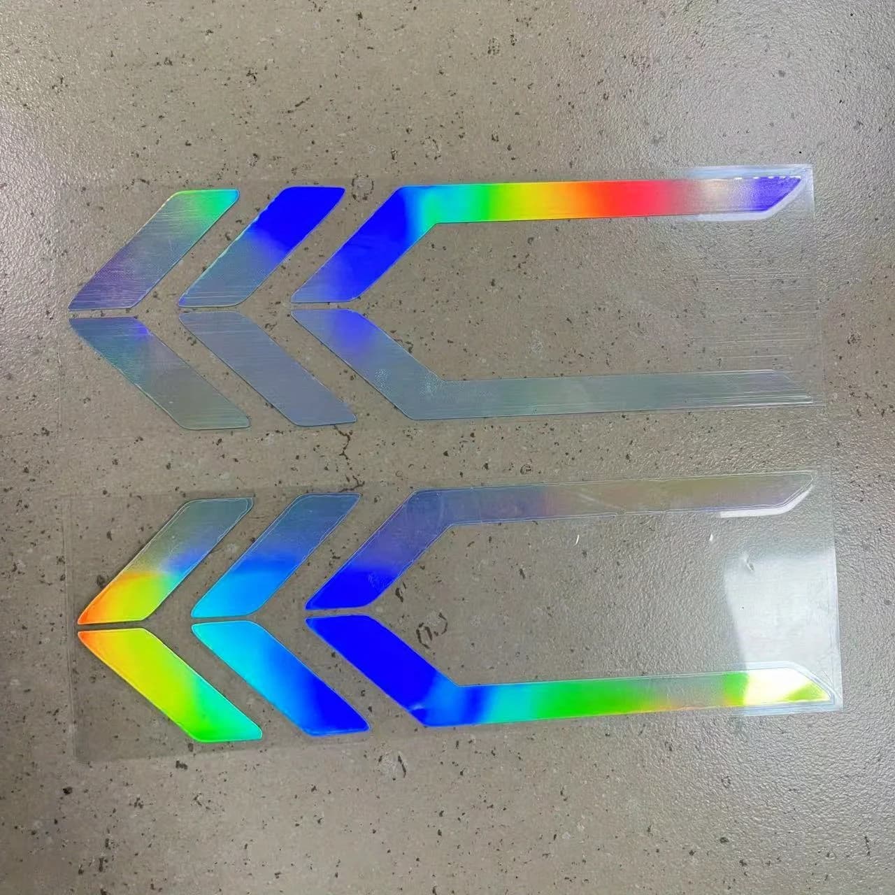 Adesivo per Auto con Frecce Olografiche Arcobaleno Cangianti, Decorazione Autoadesiva in PVC Lucido a Induzione Dinamica