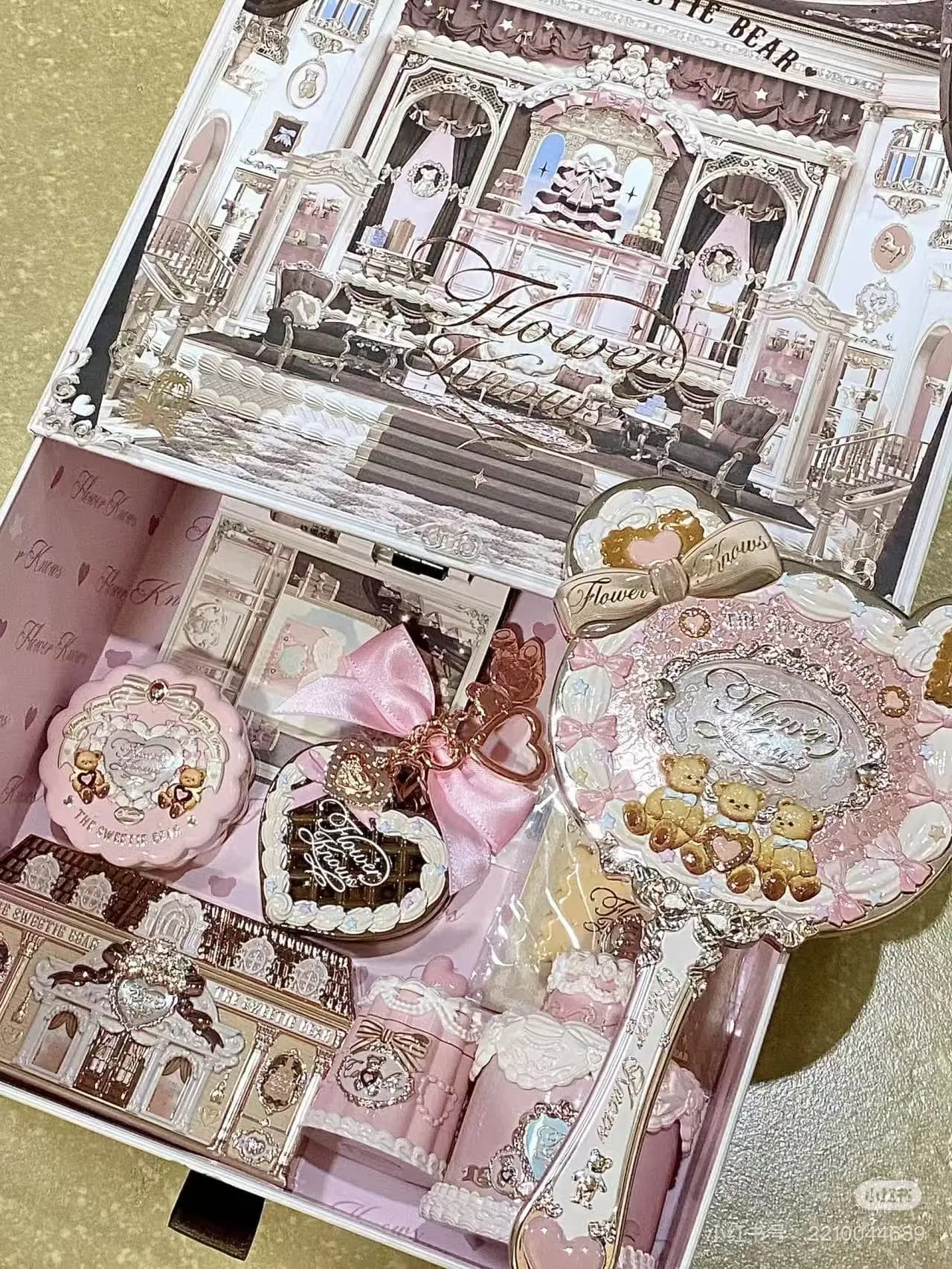 Flower Knows The Sweetie Bear Pack 12 parts for makeup, gift, lip polish, fard, shadow, concealer