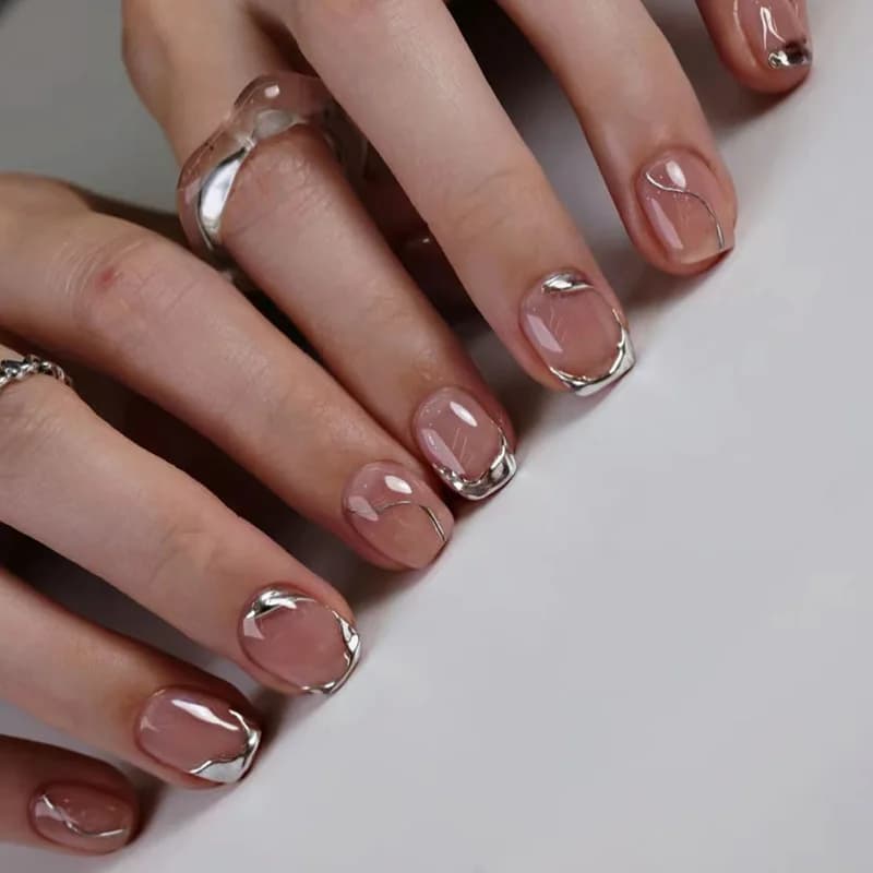 Short fake nails for women and girls, bare square tips with gold, silver and green stripes, complete set of pressure fake nails.