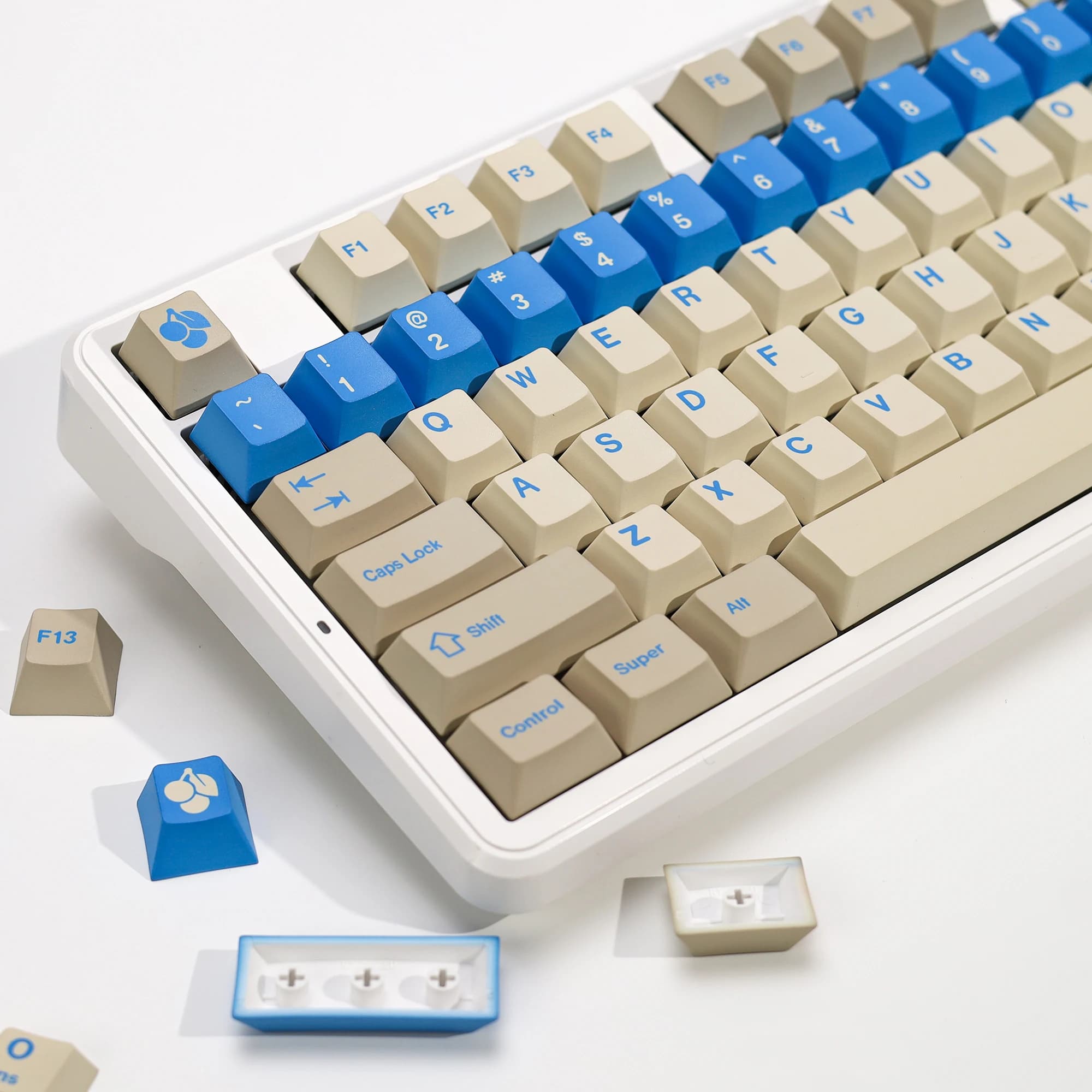 KBDiy Clone Retro GMK Blue Alert Copritasti PBT Cherry Profilo ISO KeyCap per 60 Wooting Gaming Tastiera meccanica 143 Set di copritasti