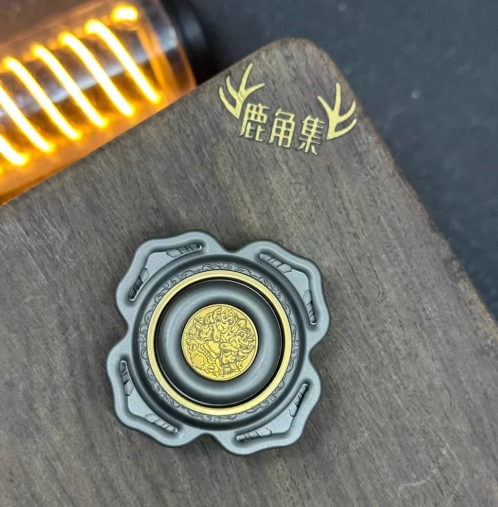 Giocattolo di decompressione fidget spinner in titanio EDC usato