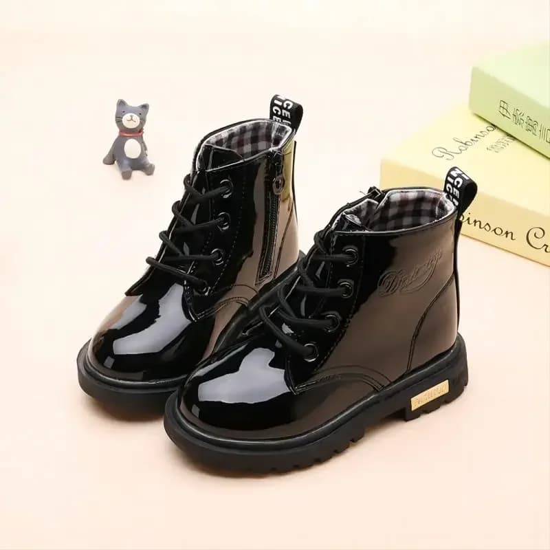 Nuove scarpe invernali per bambini Stivali impermeabili in pelle PU Stivali da neve per bambini Stivali di gomma per ragazze di marca Scarpe da ginnastica di moda