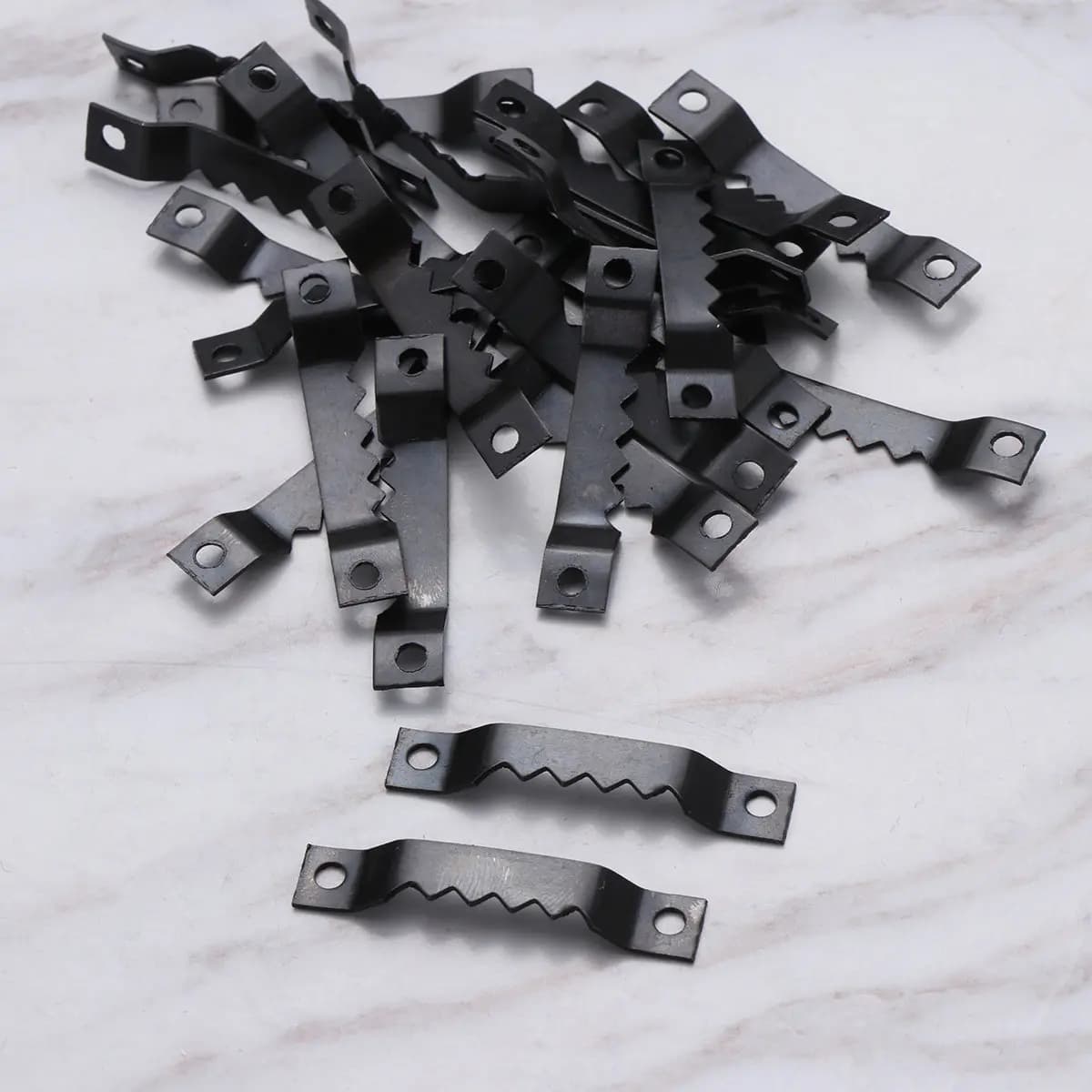 100pcs Metal Photo Frame Hooks Hangers Wall Decor Accessories for Picture Oil Painting Mirror Hanging Single Sided