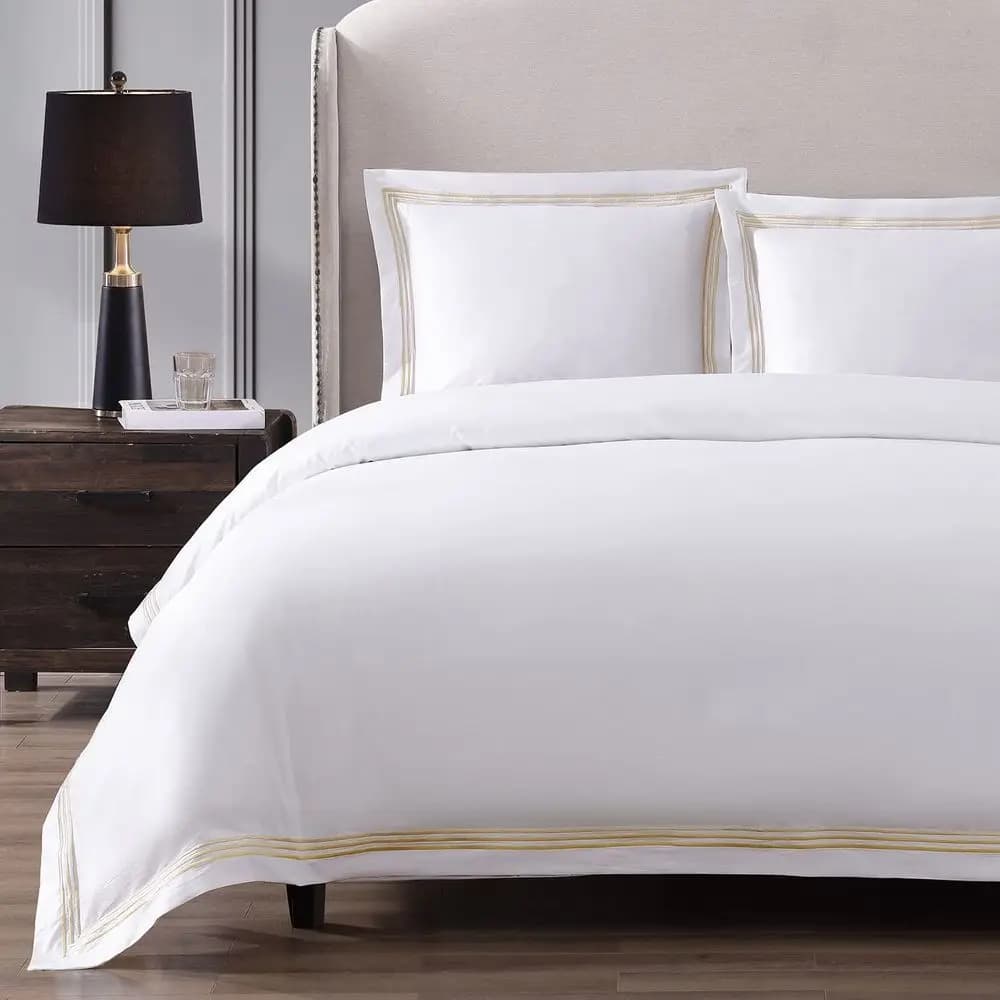 Set Copripiumino Triple Luxe Sateen Hotel Collection, 100% Cotone Egiziano Certificato, Ricamo Baratta, Misura King/Cal King, Oro