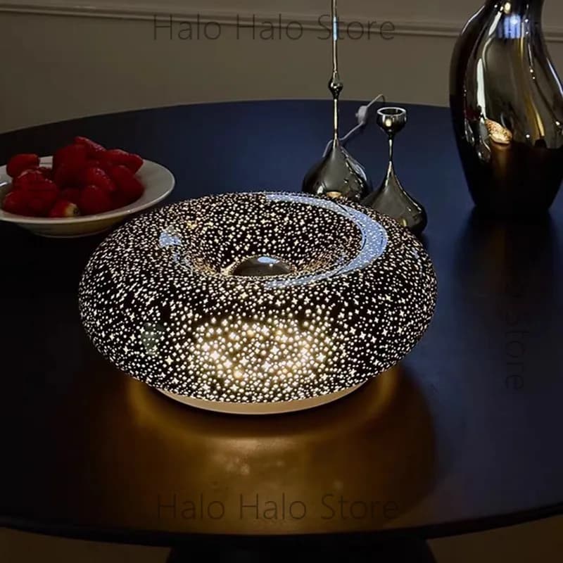 Lampada da scrivania a forma di ciambella nera con stelle e luce notturna arancione, per ragazzi e ragazze, regalo di compleanno, lampada da scrivania decorativa