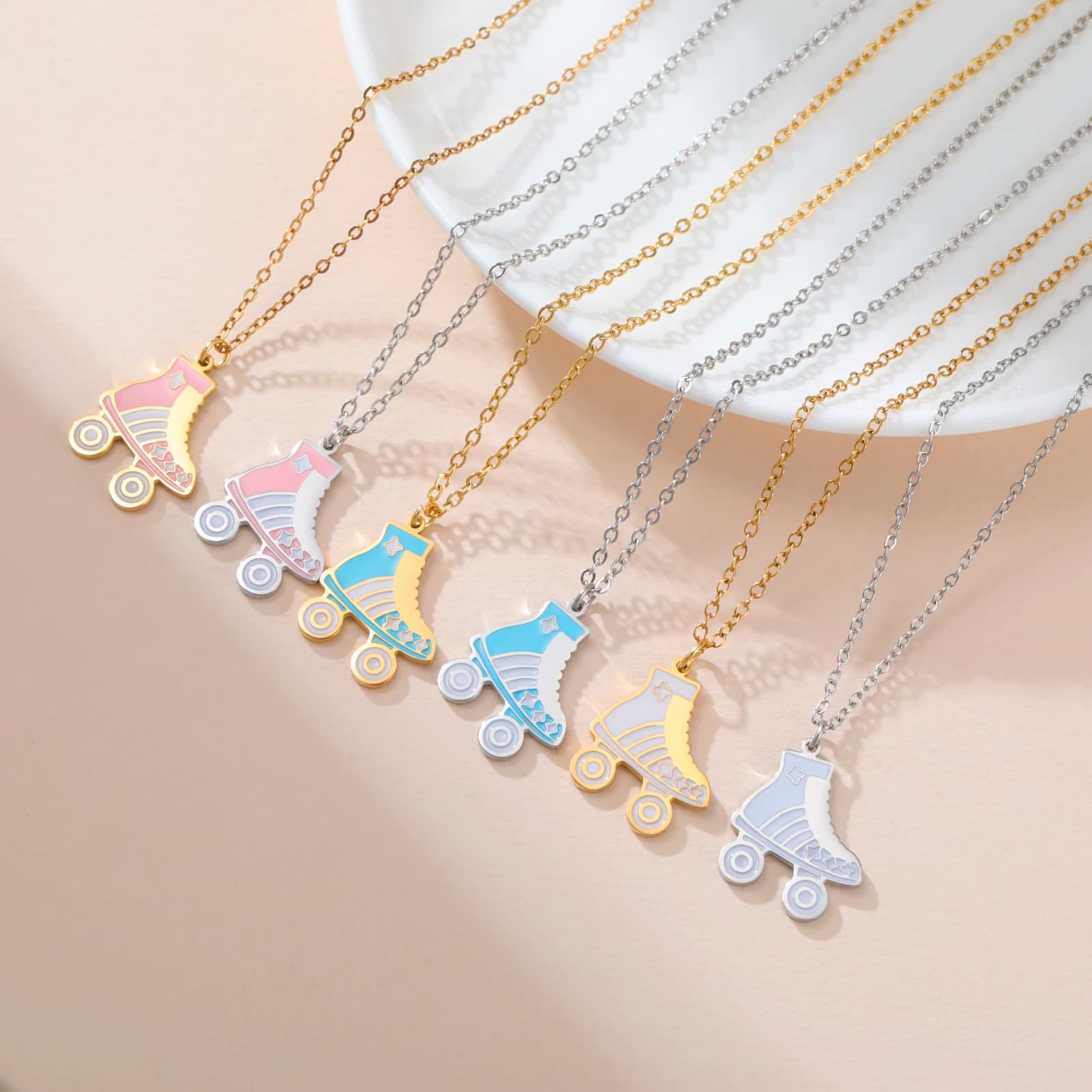 COOLTIME Collana con pattini a rotelle in cristallo Collana con ciondolo per scarpe da skate su ghiaccio alla moda in acciaio inossidabile Regalo di gioielli per ragazze