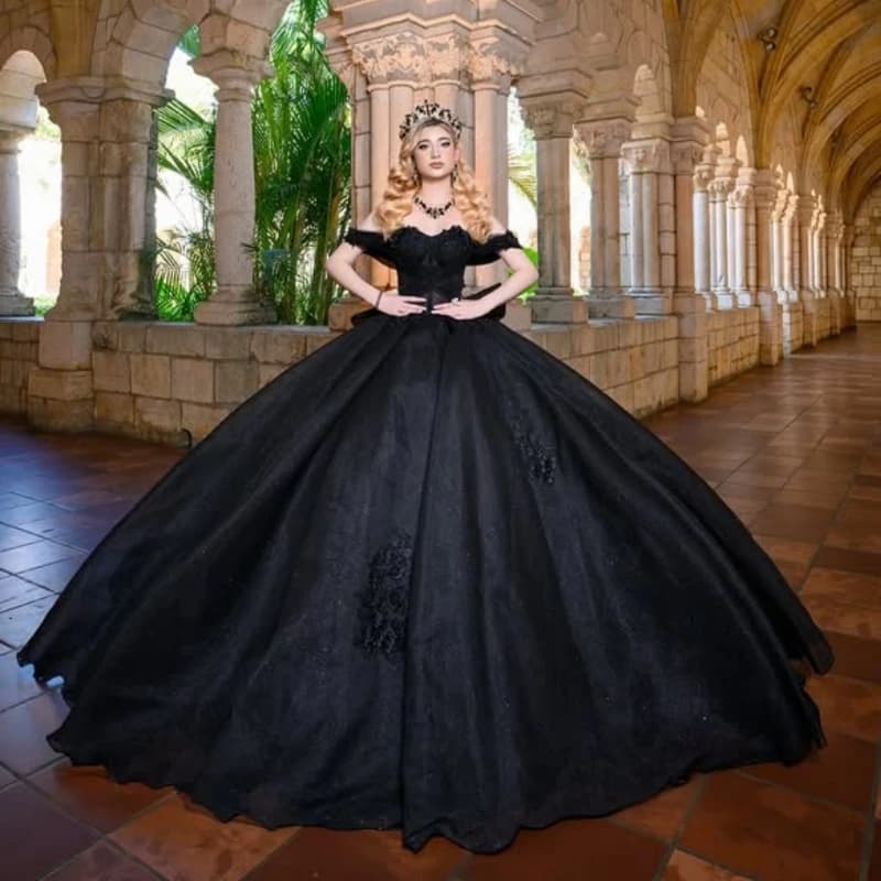 Abiti Quinceanera neri Abito da ballo con spalle scoperte Applique Perline di pizzo Tull Corsetto Festa di compleanno Dolce 16 Abiti Abiti 15