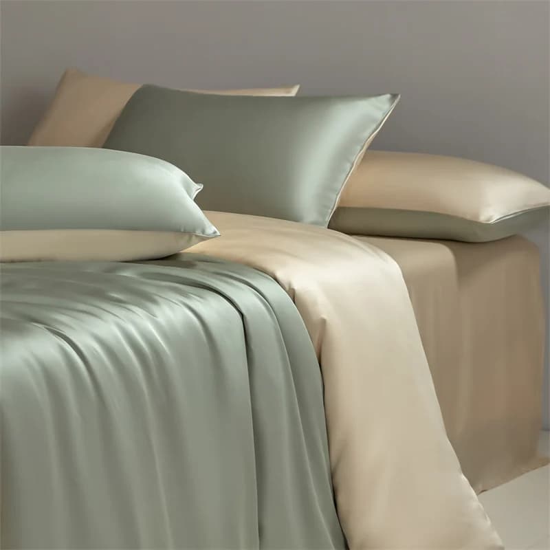 Set of four pieces of bed linen in natural silk, bed linen for sleeping smooth naked in ice silk