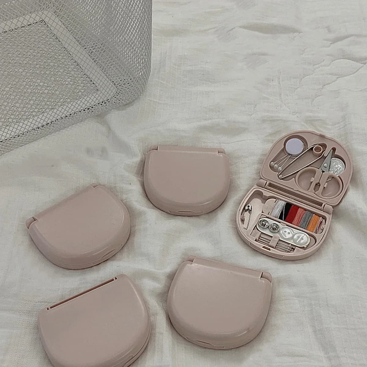 1pc-mini kit da cucito portatile con bottoni, forbici e aghi-set di scatole da cucito da viaggio compatte in kaki
