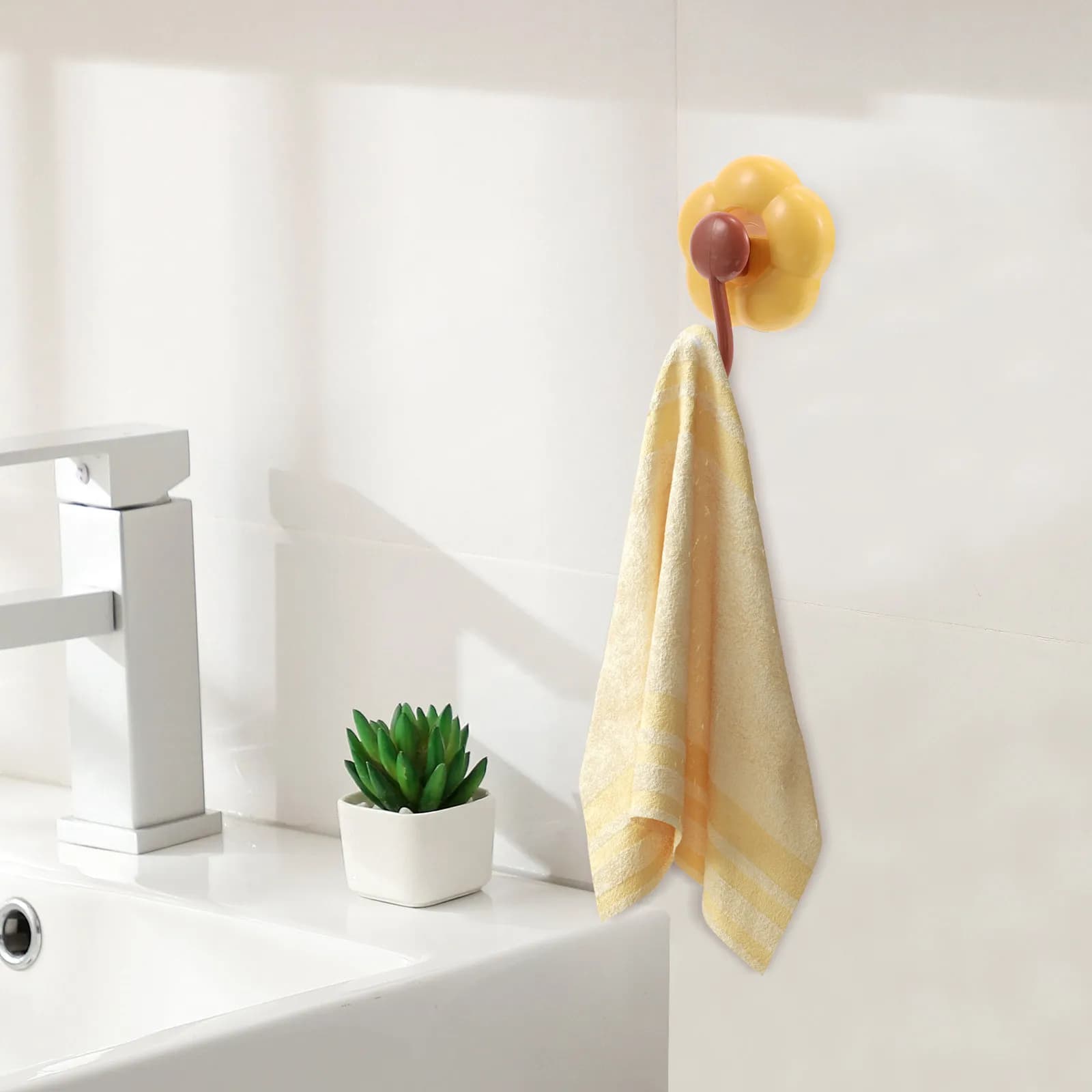 Gancio a ventosa riutilizzabile a forma di fiore per bagno, appendiabiti da parete senza foratura per cucina, porte in vetro, finestre, rimovibile, lavabile, fiore a cartone animato