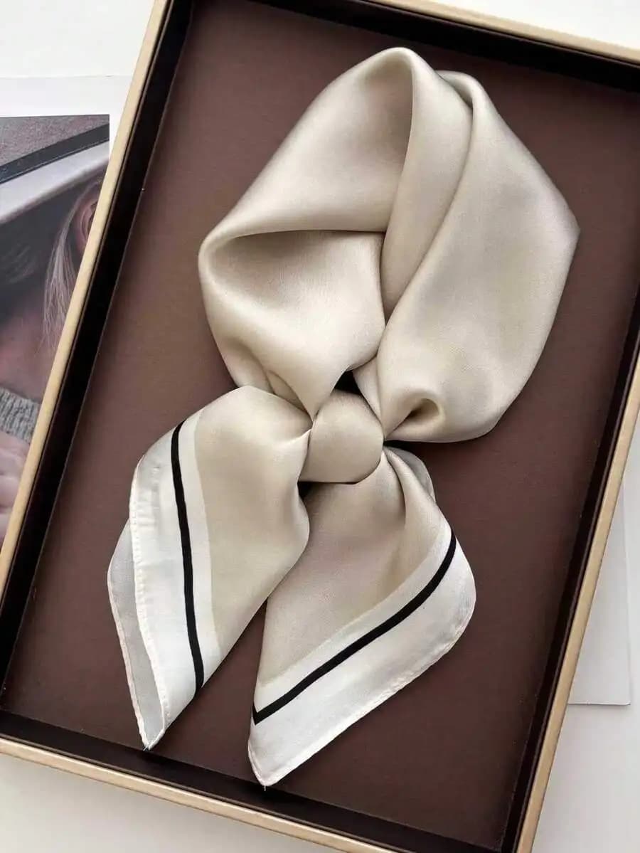 Sciarpa quadrata da donna in raso con bordo a righe, fascia per capelli alla moda, scialle da collo per vacanze al mare