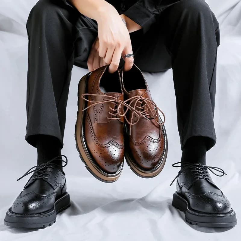 Nuova primavera autunno vintage uomo britannico scarpe casual in pelle mocassini traspiranti con altezza crescente scarpe firmate di lusso uomo brogue