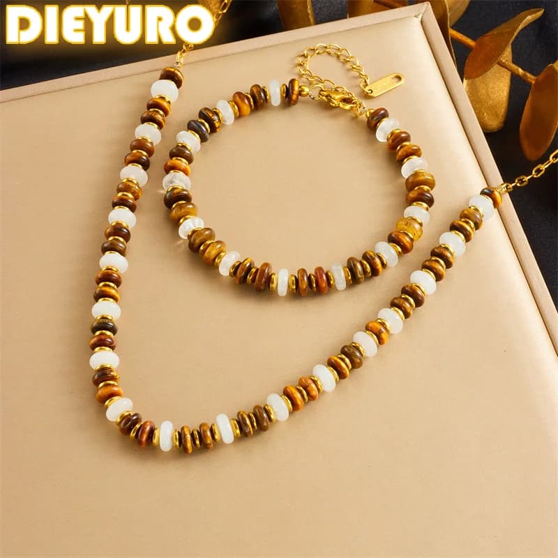 DIEYURO Acciaio inossidabile 316L Giada bianca Occhio di tigre Pietra rotonda piatta Perline multicolori Collana Bracciale Set Ragazza Nuovo vestito di gioielli