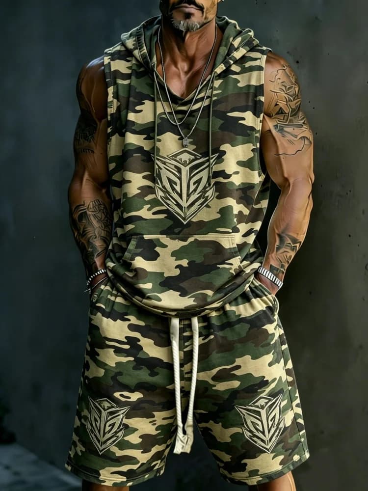 Set da uomo con canotta e pantaloncini mimetici senza maniche con cappuccio, abbigliamento casual comodo e alla moda.