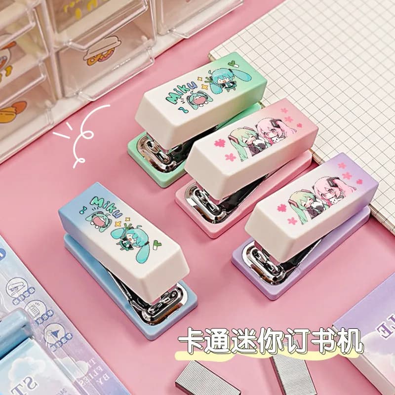 Mini Cucitrice Portatile Durevole Hatsune Miku con 400 Graffette - Perfetta per Casa, Ufficio, Scuola e Studenti