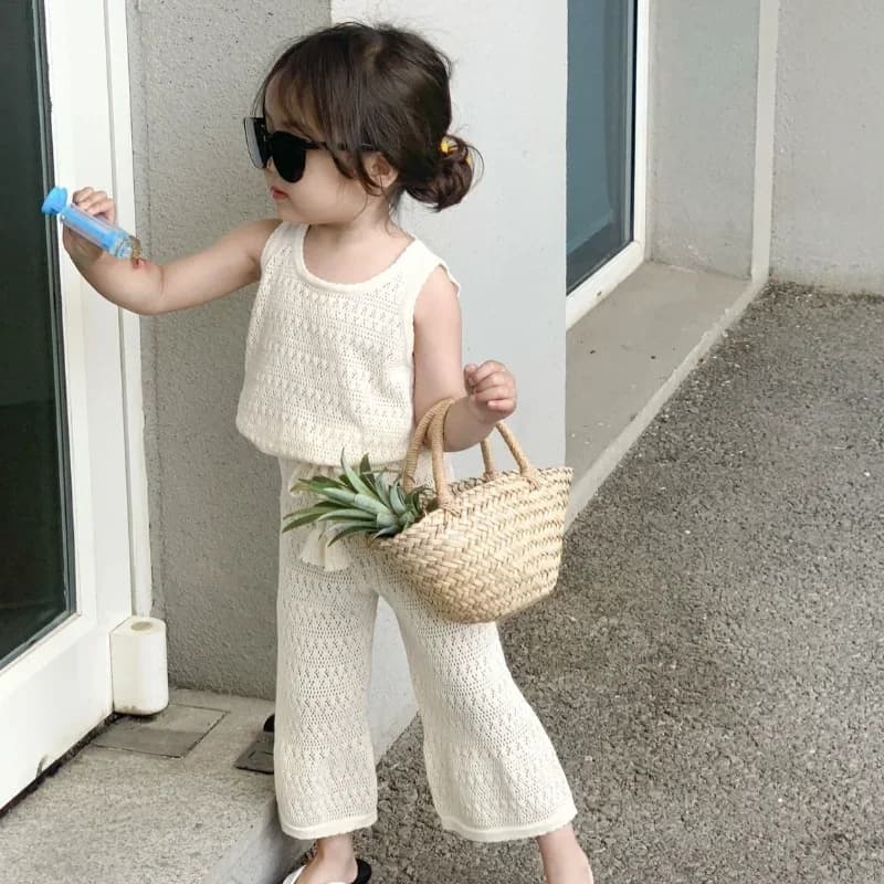Set di abbigliamento per ragazza 2024 Set da ragazza coreano lavorato a maglia sottile per bambini Gilet traspirante cavo + Pantaloni a gamba larga Abito a due pezzi