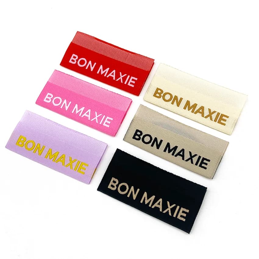 Etichette tessute personalizzate di lusso Etichette ricamate damascate per abbigliamento/colletti/borse/scarpe in poliestere - con etichette di marca per cucire con logo privato