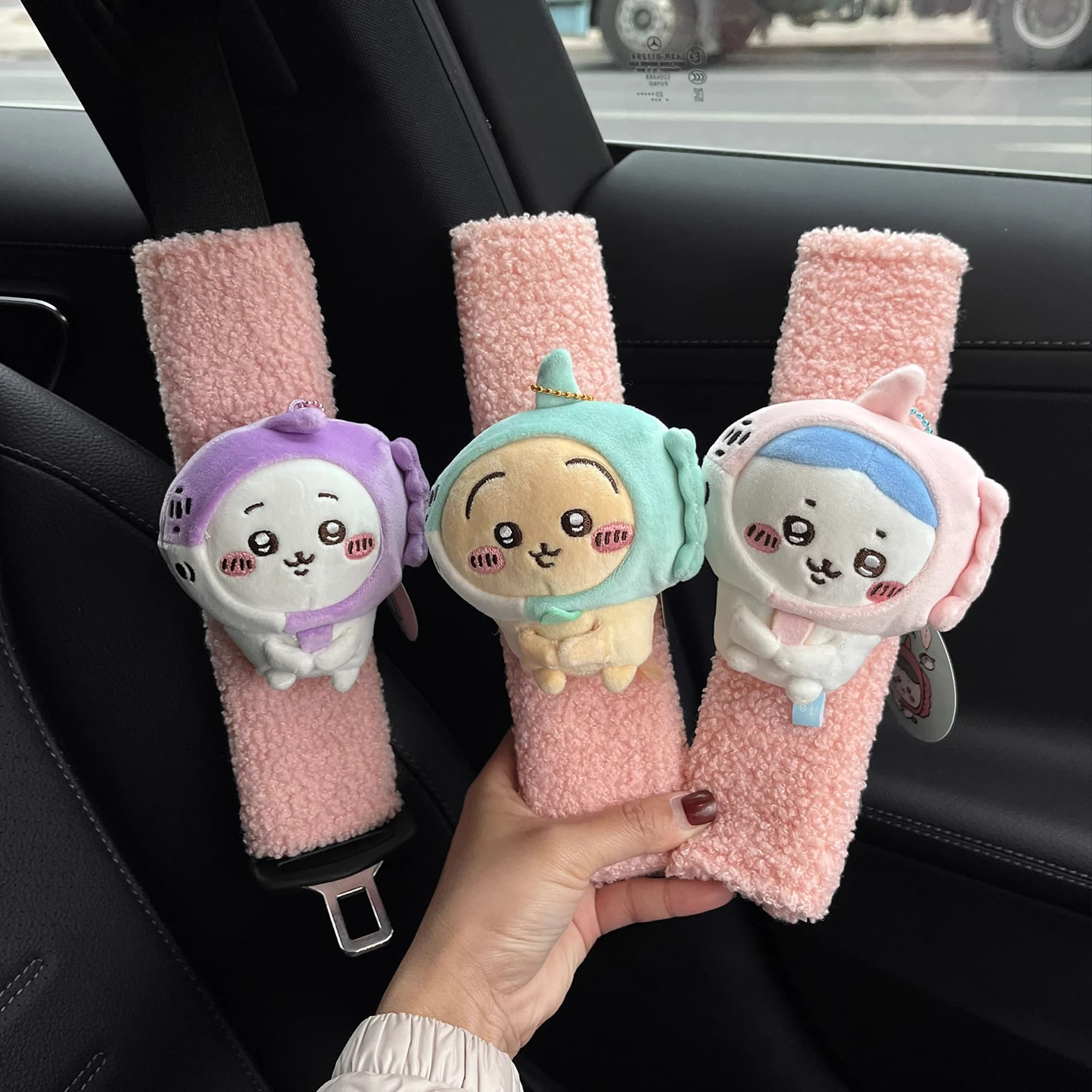 Covers safety belt in Kawaii Chiikawa Hachiware Usagi, accessories for meteorite-shaped cars, meteorite doll, interior decoration car.