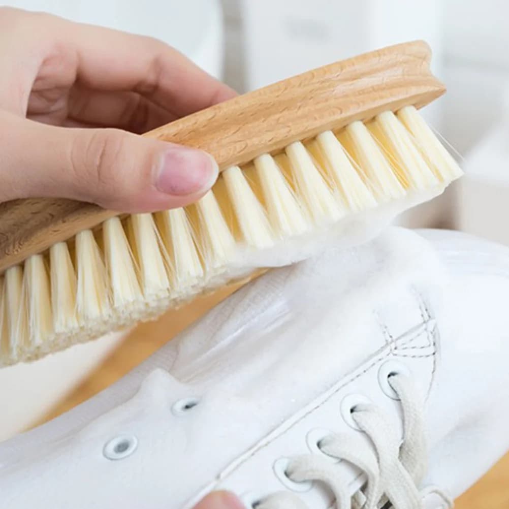 Spazzola per la pulizia di vestiti e scarpe con manico in faggio, in fibra morbida, multifunzione, design ergonomico e confortevole
