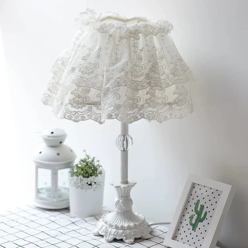 Lampada da scrivania coreana in pizzo bianco Lampada da comodino per camera dei bambini principessa Lampada da scrivania in tessuto caldo nordico spedizione gratuita